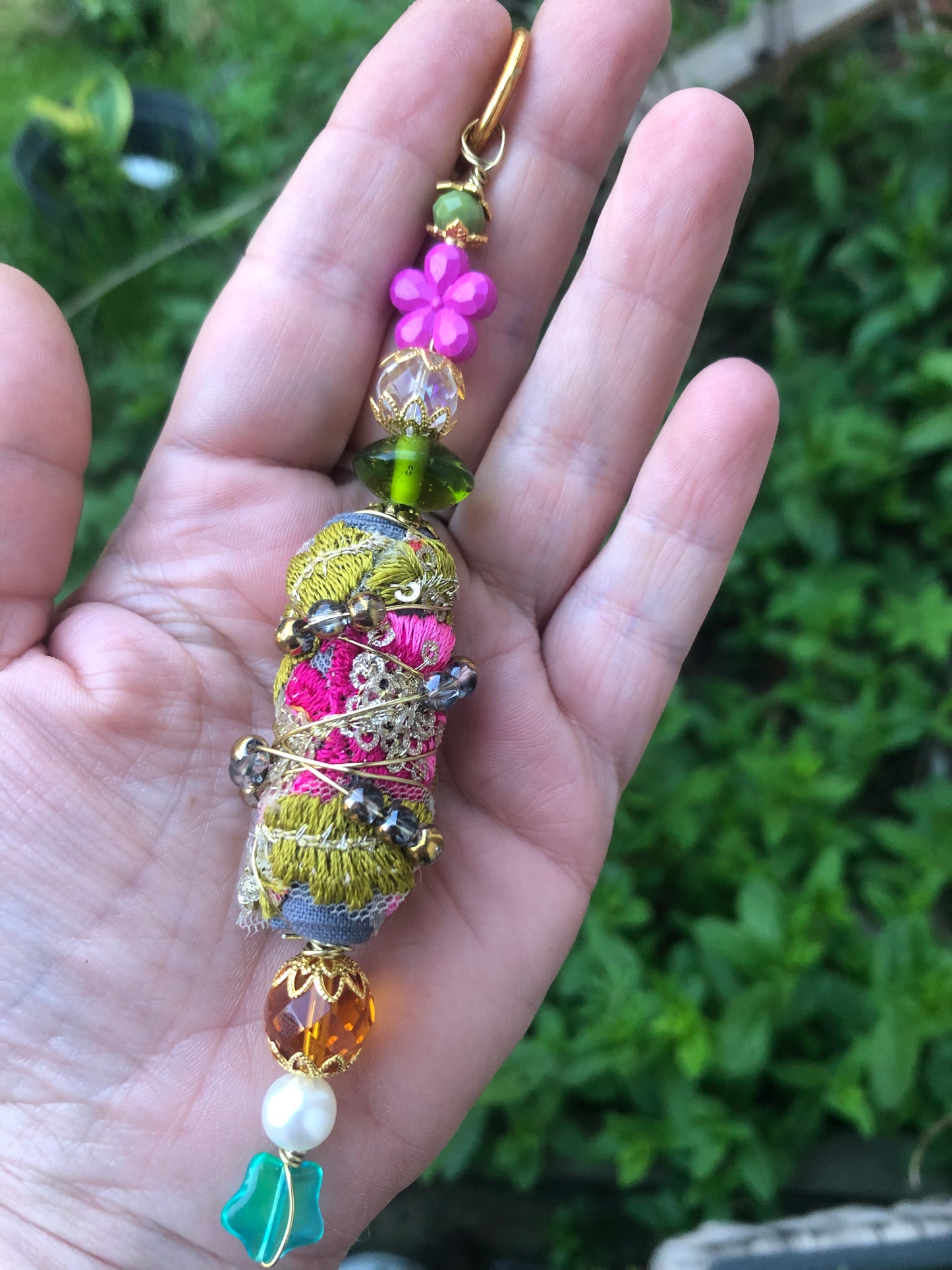 Anhänger „Talisman Blume“ – Gute-Laune-Glücksbringer für Herz und Tasche