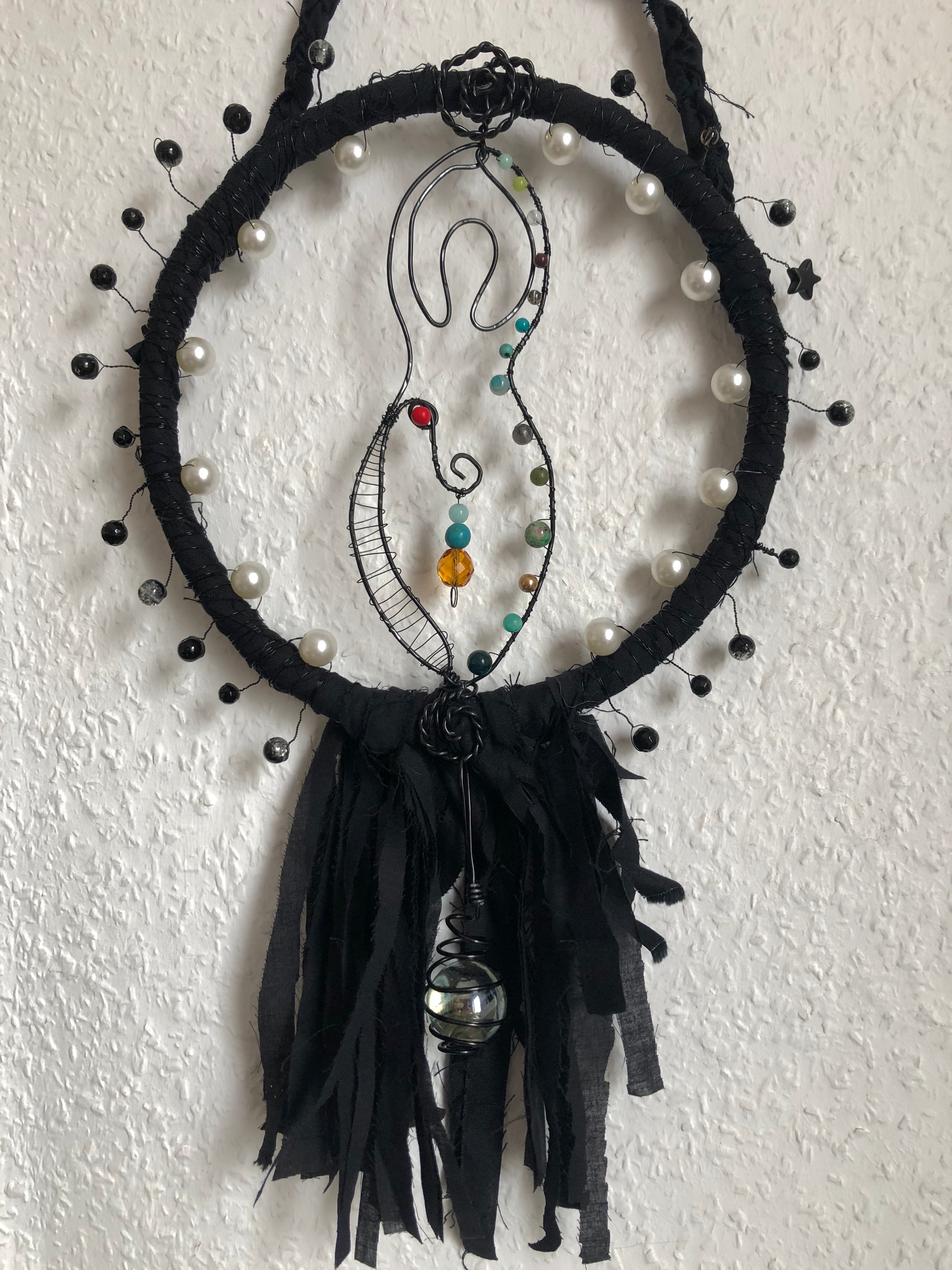 Wandgöttin „13 Monde“. Altarschmuck