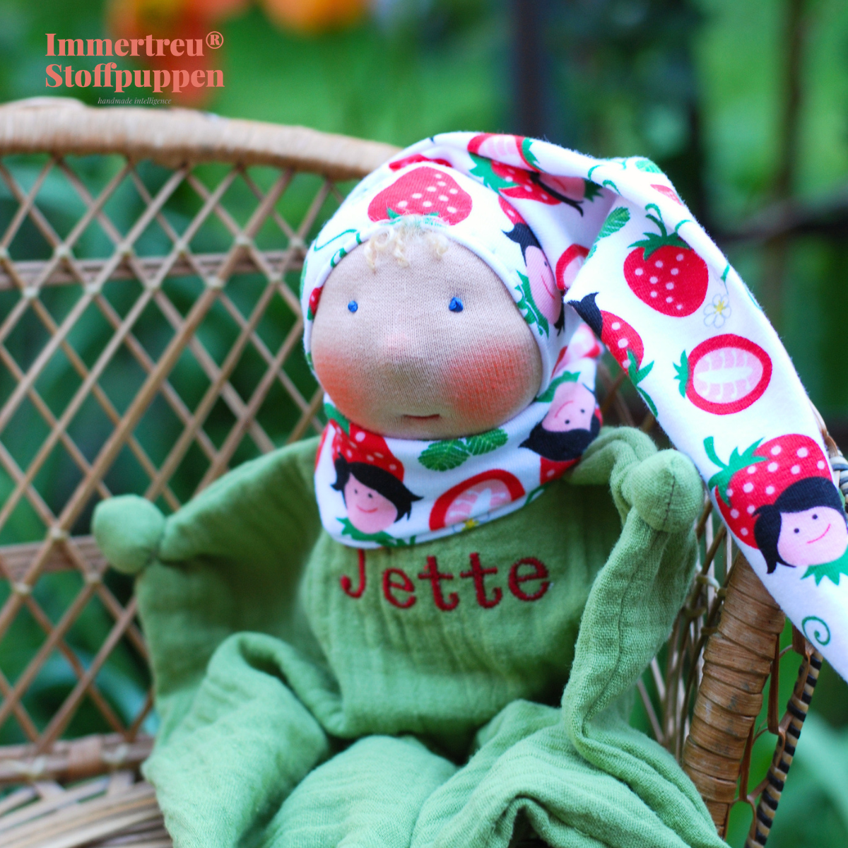 Modell: Erdbeere. Schmuuusi nach Wunsch von Immertreu, Erstlingspüppchen, Meine erste Puppe. Wunschbestellung, auch mit Namen.