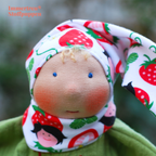 Modell: Erdbeere. Schmuuusi nach Wunsch von Immertreu, Erstlingspüppchen, Meine erste Puppe. Wunschbestellung, auch mit Namen.