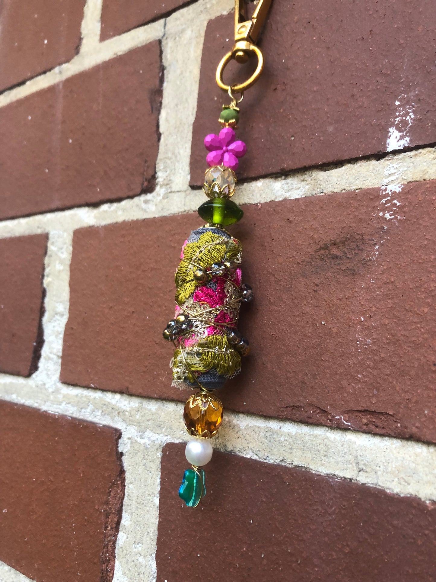Anhänger „Talisman Blume“ – Gute-Laune-Glücksbringer für Herz und Tasche