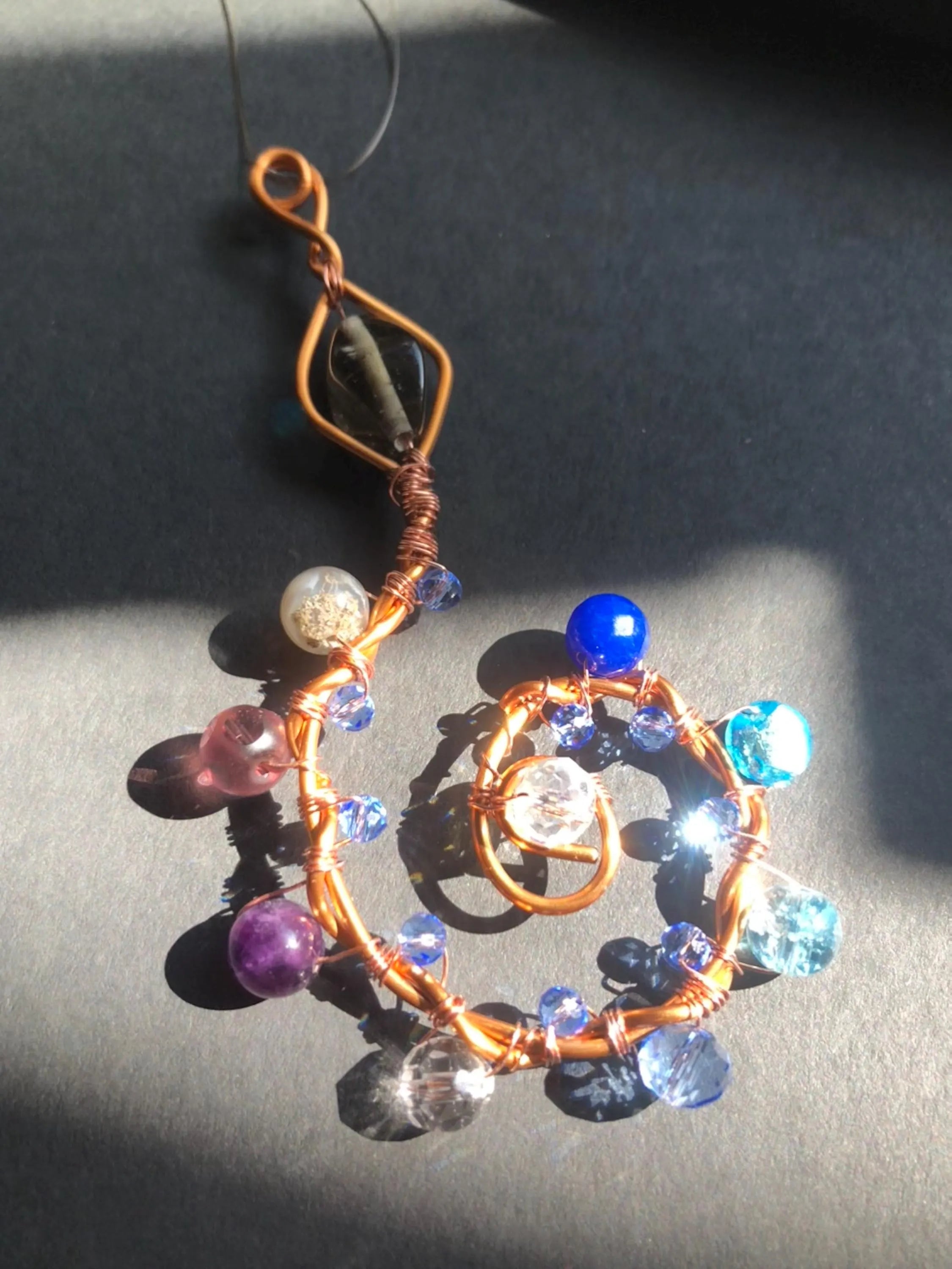 Sonnenfänger Schlange | Spirale mit Kupferdraht | Symbol der Alten Religion | Handmade Lichtobjekt für Fenster & Altar